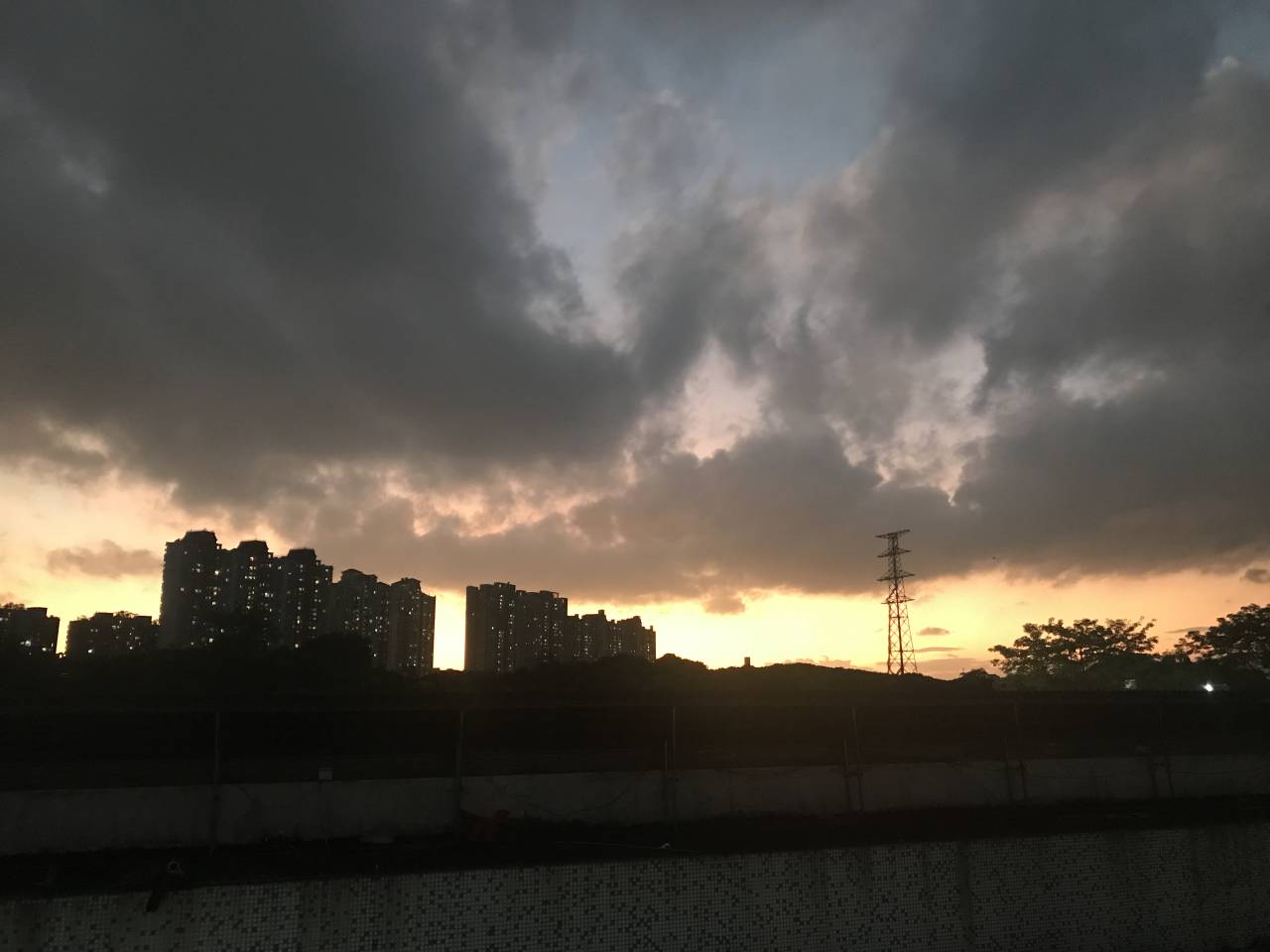 这天空很漂亮且带着思念木子斌博客木子斌博客